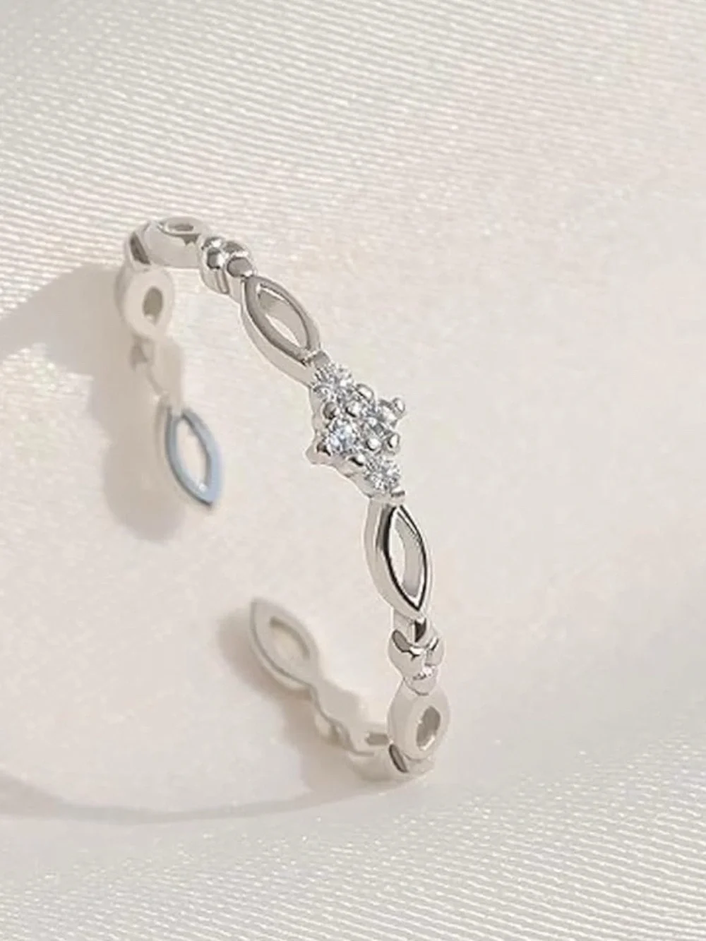925 Sterling Silver Open Band Ring with Clear Accents